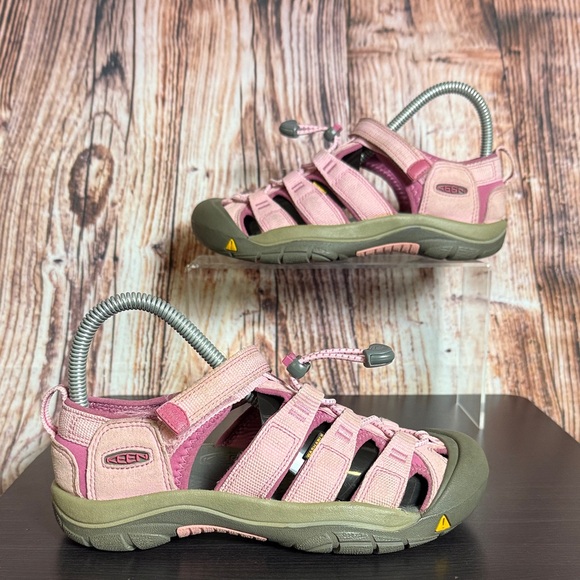 Keen Newport H2 Sandals Youth Girls Sz 4 - Picture 1 of 9